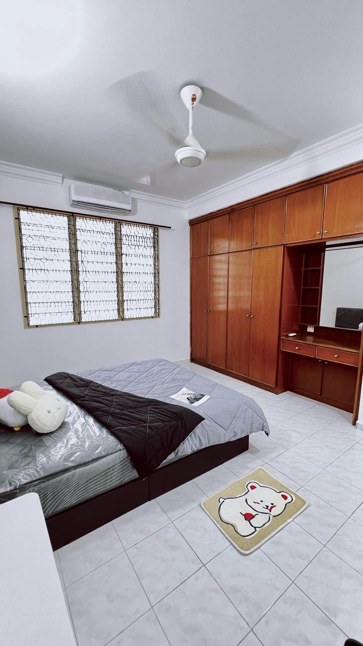 Affordable medium-sized room in Gelugor for rent – fan, aircond, bed, and wardrobe included