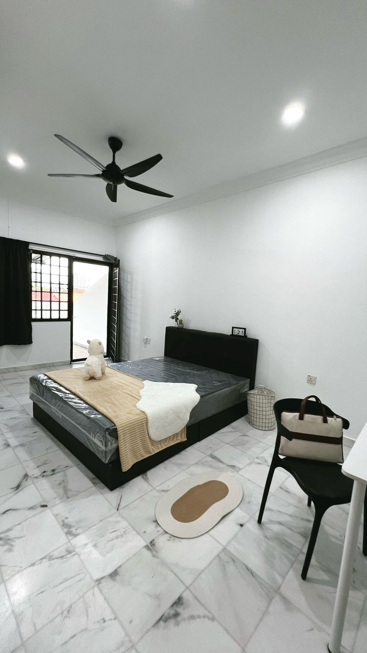 Gelugor room rental – premium master room with fully furnished