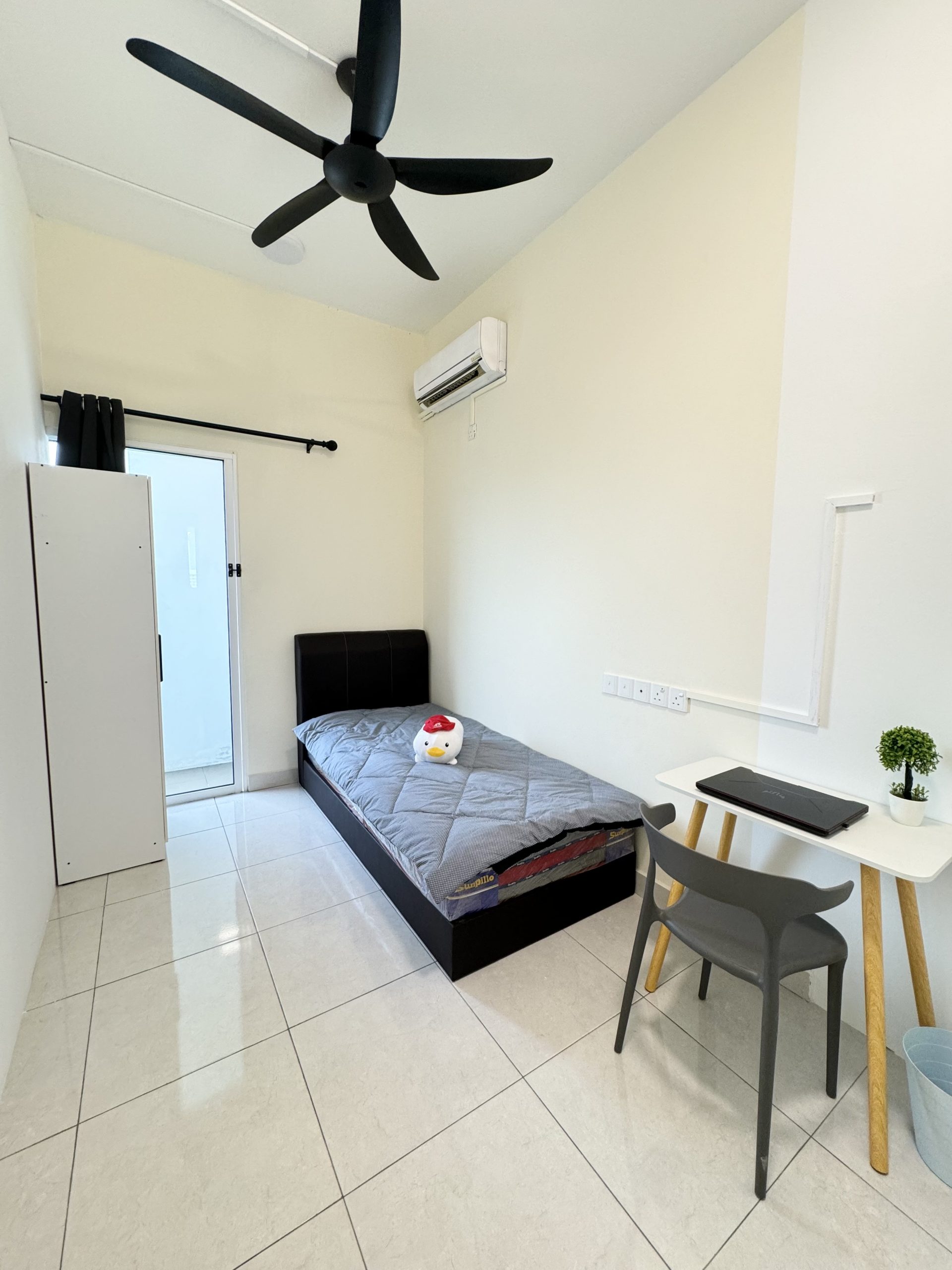 affordable single for rent in Jelutong - fan, bed, study table and wardrobe included