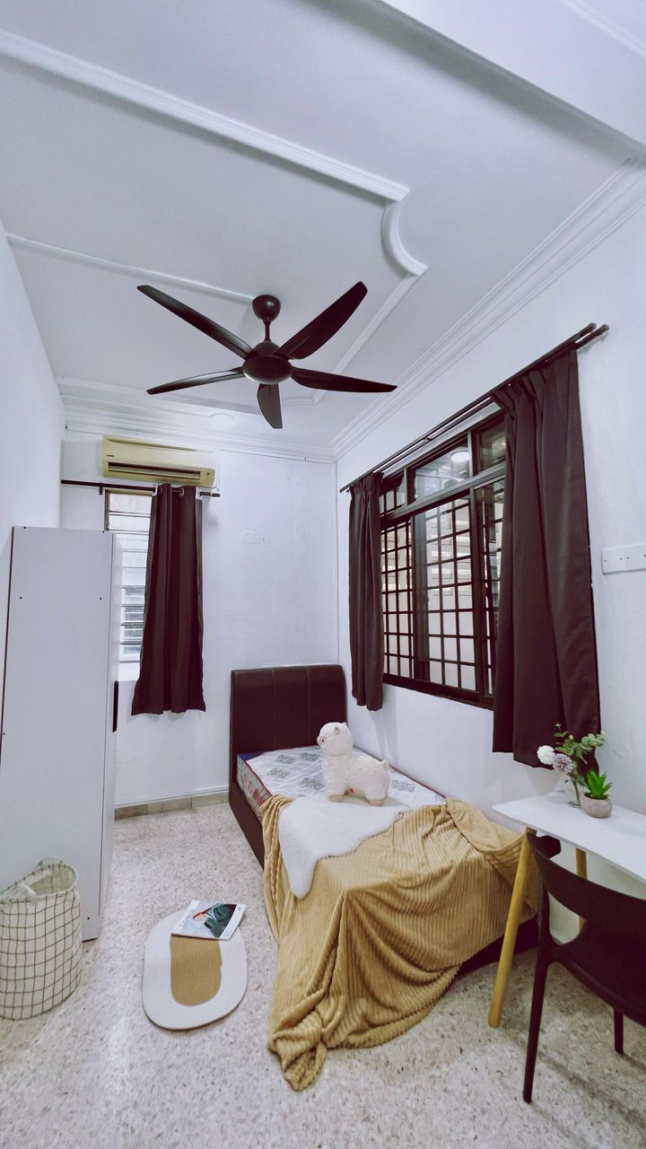 single room for rent in gelugor with bed, wardrobe and study table